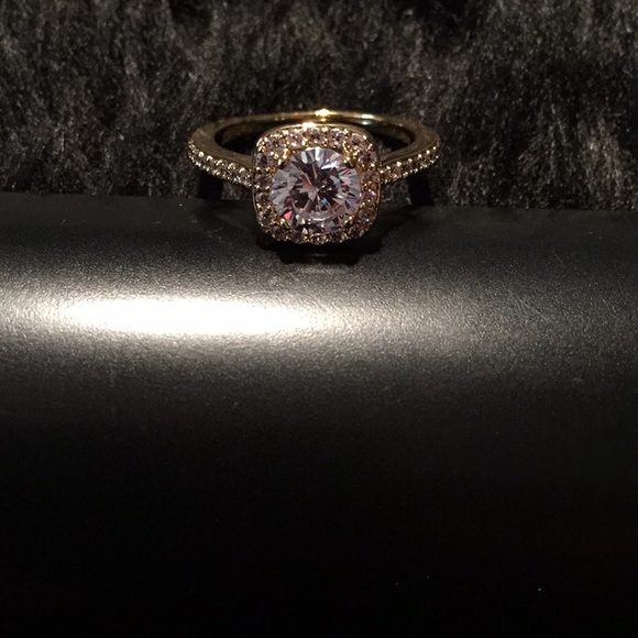 Gold diamond ring - Picture 1 of 1